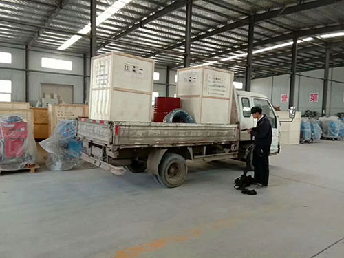 外墻保溫聚氨酯噴涂發(fā)泡機(jī)(圖2) Q系列聚氨酯發(fā)泡機(jī)設(shè)備發(fā)貨至天津