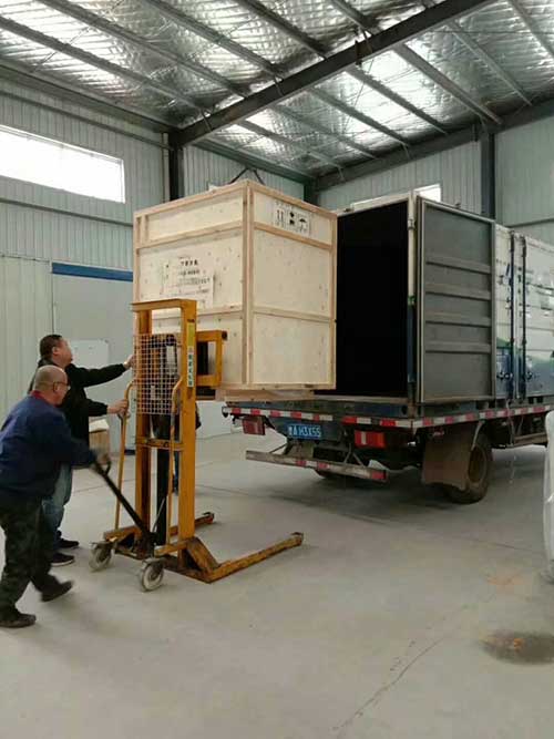 江蘇省南京市聚脲聚氨酯兩用噴涂機(jī)發(fā)貨(圖3) 為江蘇省南京市客戶發(fā)貨兩用聚氨酯噴涂機(jī)