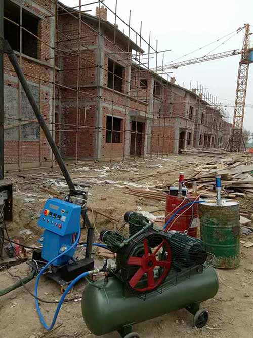 聚氨酯墻體保溫發(fā)泡機施工