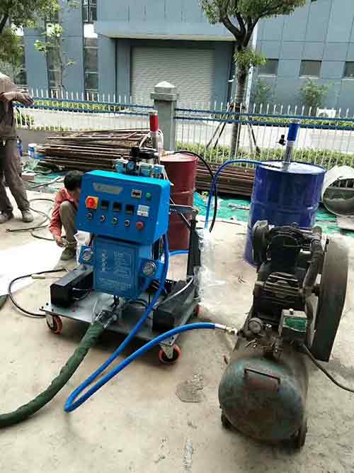 外墻聚氨酯發(fā)泡施工(圖1) 聚氨酯保溫發(fā)泡施工機械