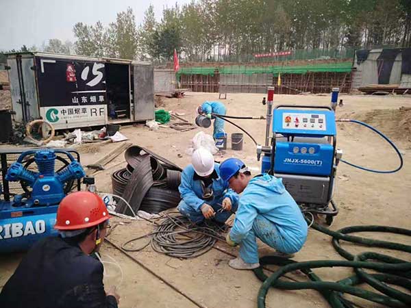 聚脲噴涂機(jī)H5600(T)型安裝培訓(xùn)