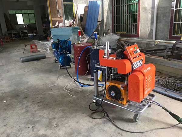 液壓聚脲設(shè)備JNJX-H5600型(圖3) 防腐施工聚脲噴涂機(jī)5600型